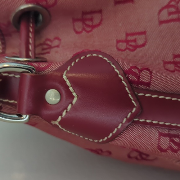 VINTAGE DOONEY & BOURKE RED SIGNATURE MINI DRAWSTRING BUCKET HANDBAG - Picture 5 of 15